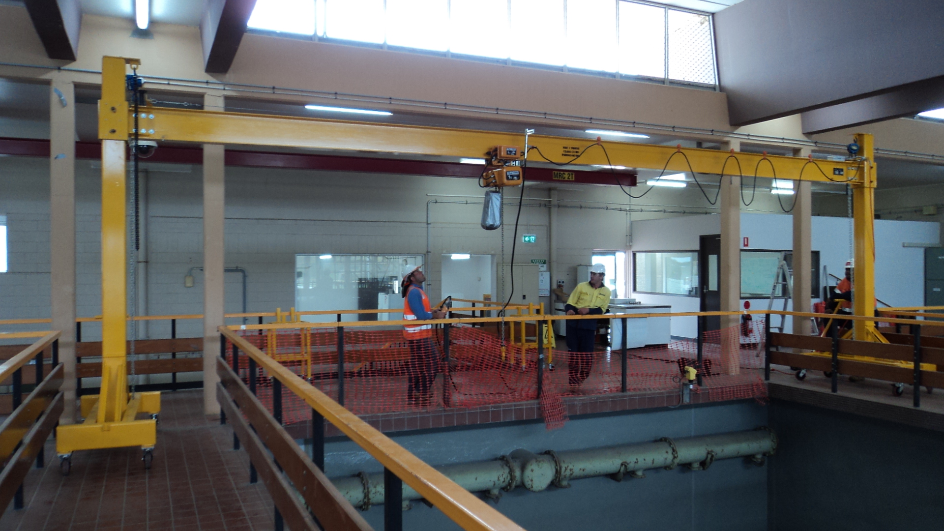 Self-Erecting Gantry Crane - Practical Engineering - https://pracengstg.vesanique.com/projects/materials-lifting-projects/